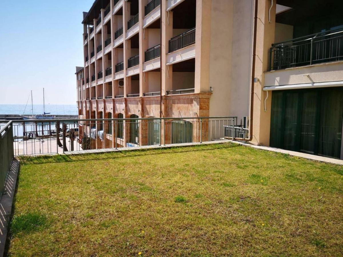 Port Balchik Apartment Exterior photo
